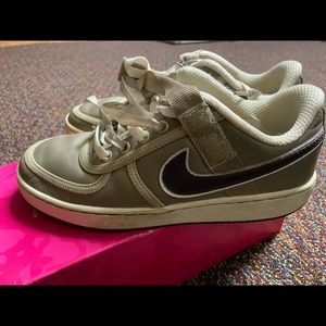 Grey/Tan Nike Swoosh